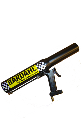 Pneumatic caulking gun